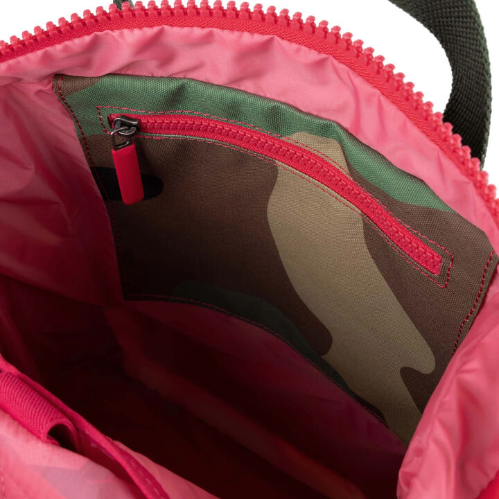 ROKA_CANFIELD_B_MEDIUM_VINTAGE_CAMO_INSIDE.webp