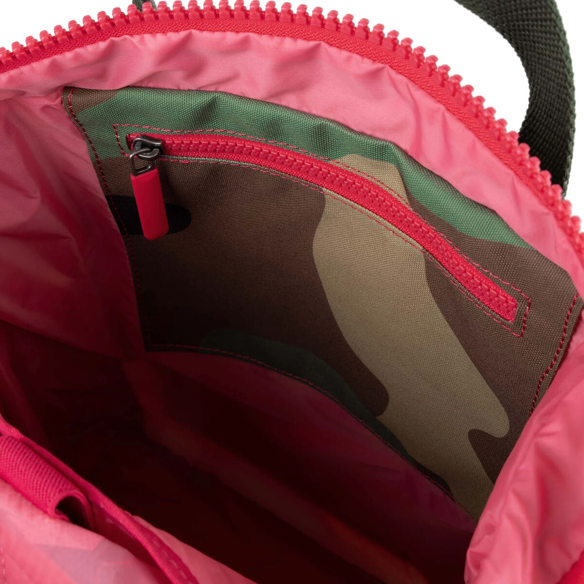 ROKA_CANFIELD_B_MEDIUM_VINTAGE_CAMO_INSIDE.webp