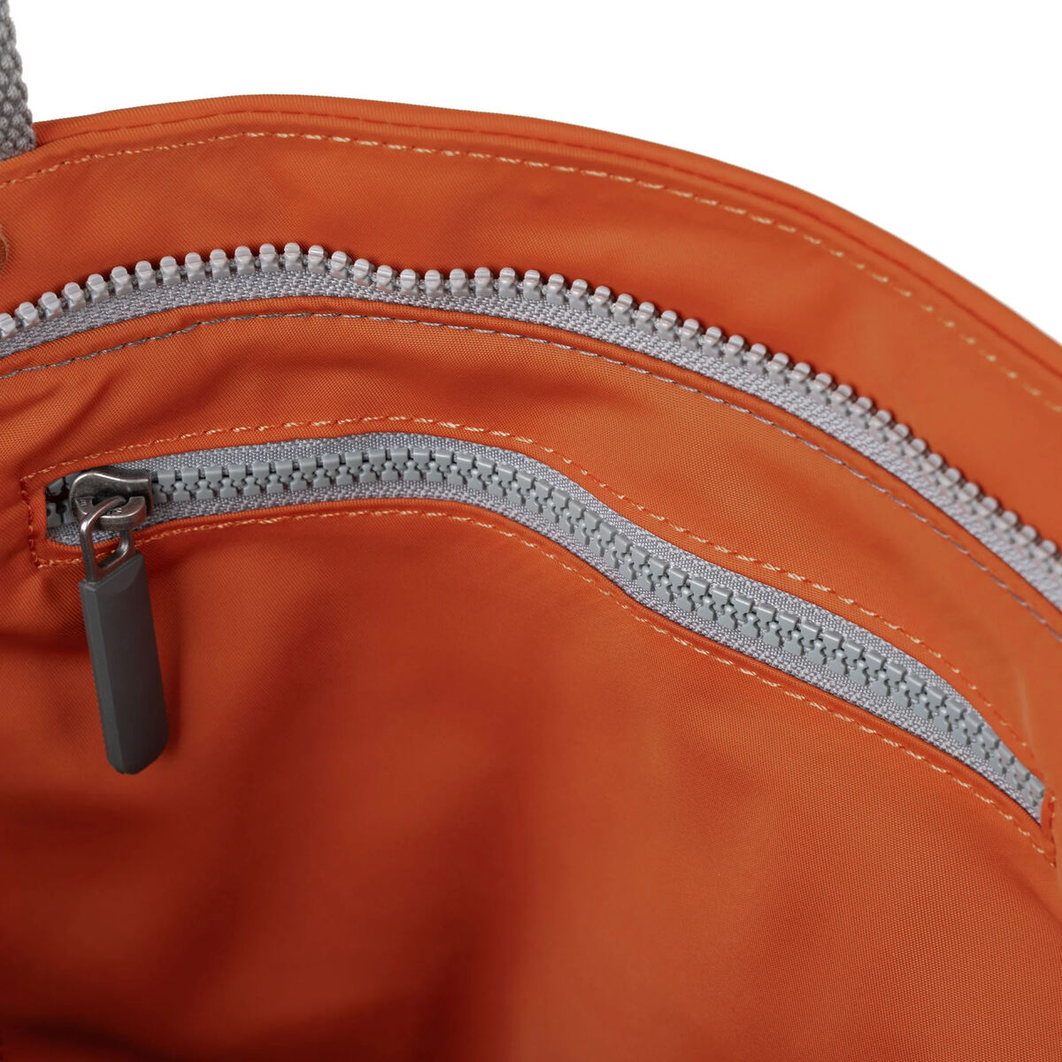 ROKA_TRAFALGAR_NYLON_BURNTORANGE_INSIDE_1800x1800.webp ROKA_TRAFALGAR_NYLON_BURNTORANGE_INSIDE_1800x1800.webp