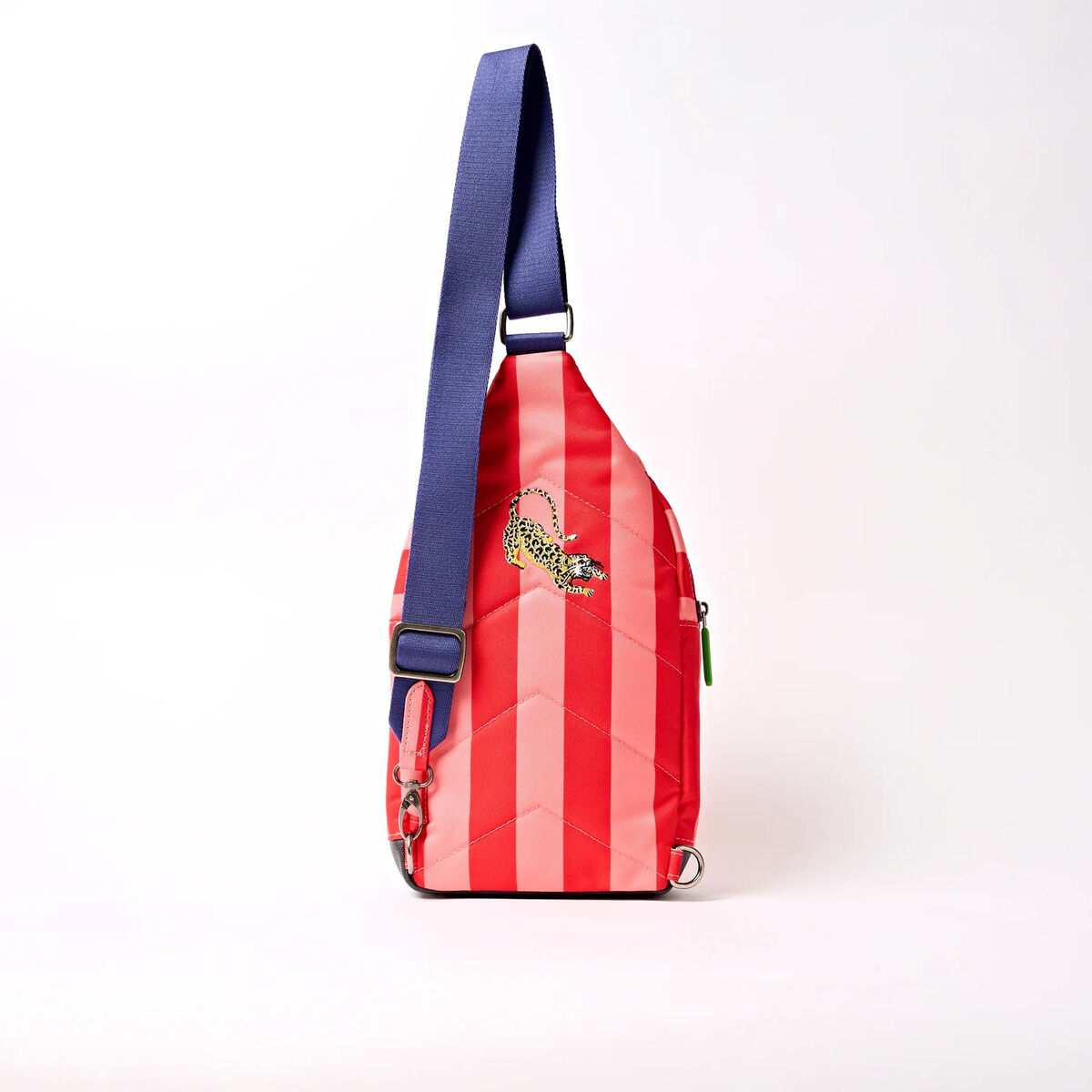 ROKA_WILLESDEN_B_LARGE_CIRCUS_PRINT_BACK.webp