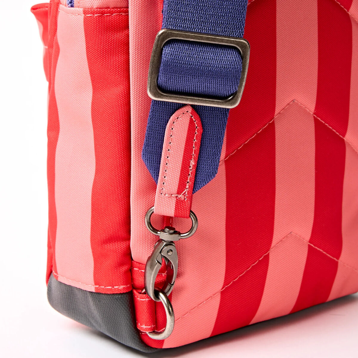 ROKA_WILLESDEN_B_LARGE_CIRCUS_PRINT_HARDWARE.webp