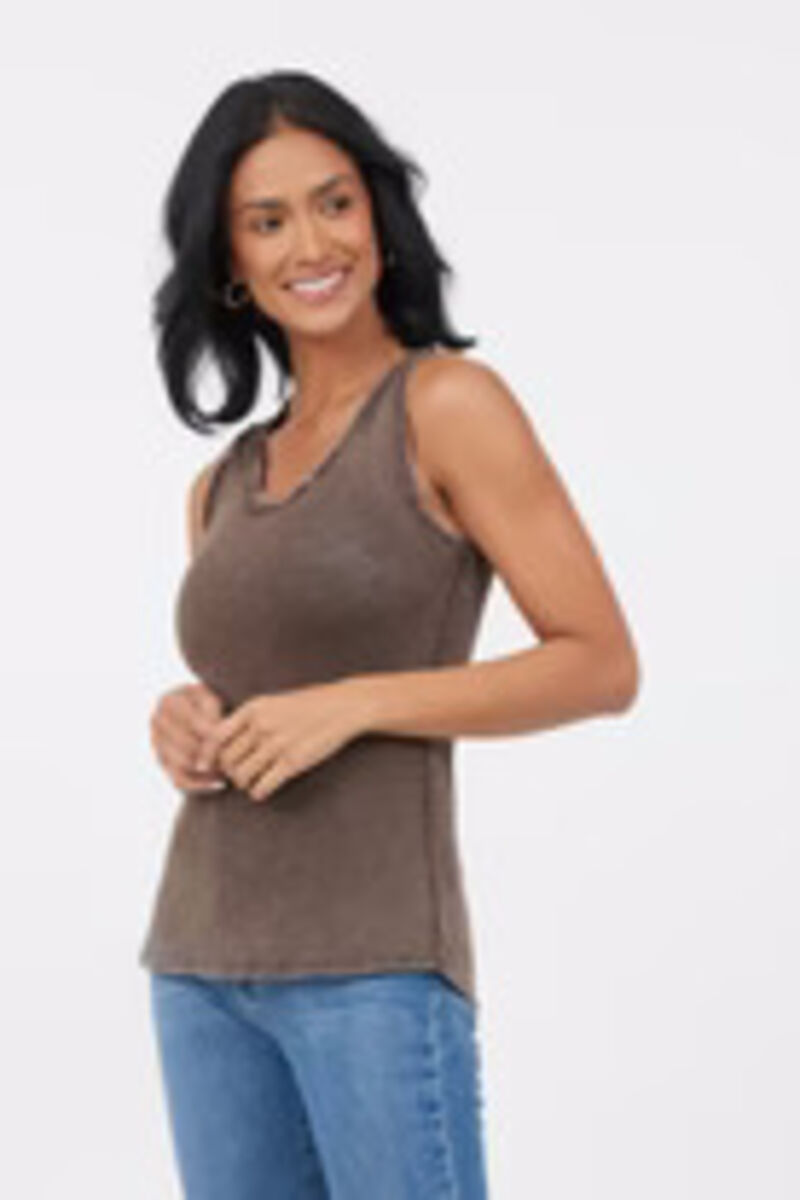YANA-VINTAGEBROWN-00017.avif YANA-VINTAGEBROWN-00017.avif